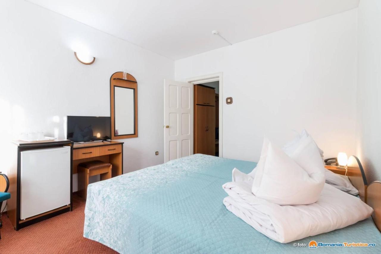Hotel Bradul Дурау Экстерьер фото