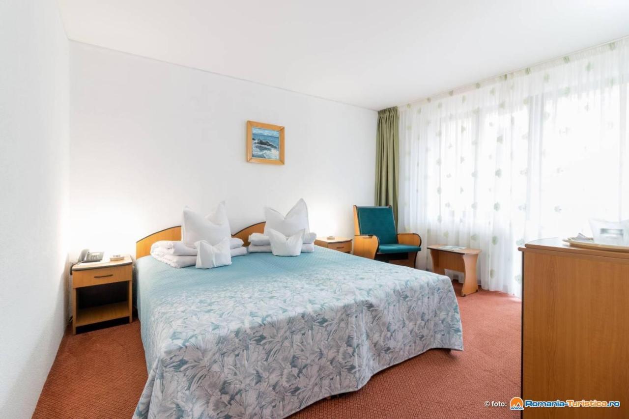 Hotel Bradul Дурау Экстерьер фото