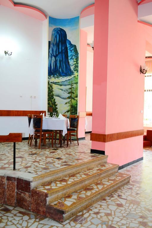 Hotel Bradul Дурау Экстерьер фото