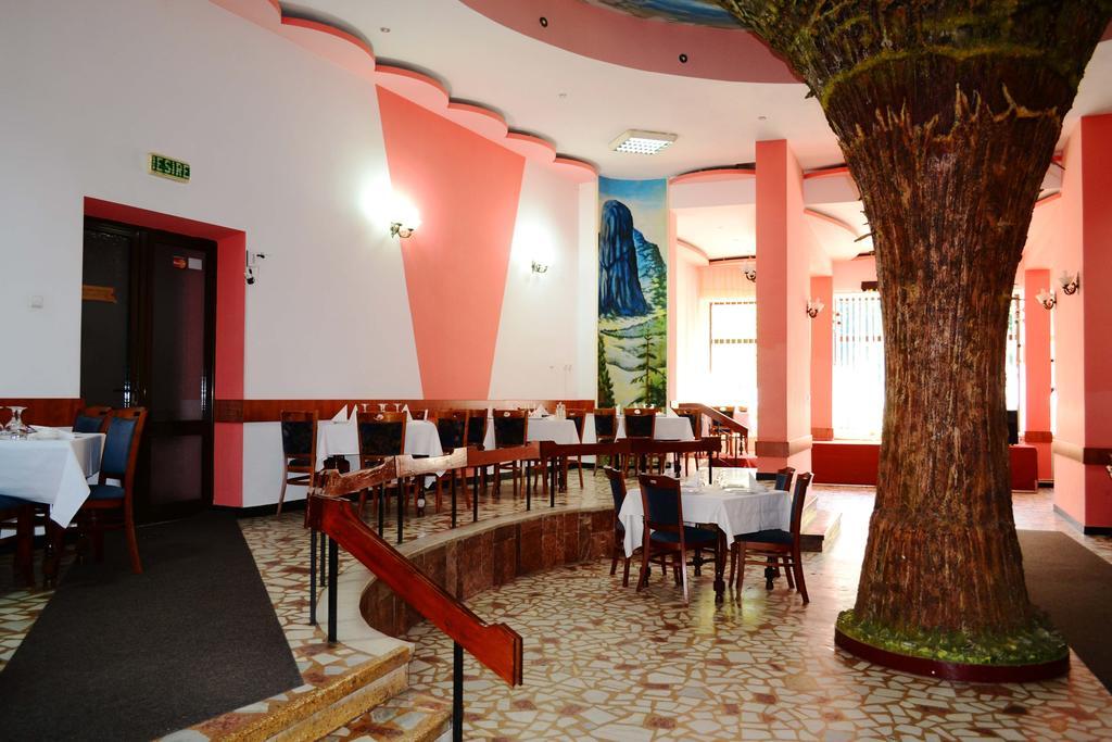 Hotel Bradul Дурау Экстерьер фото